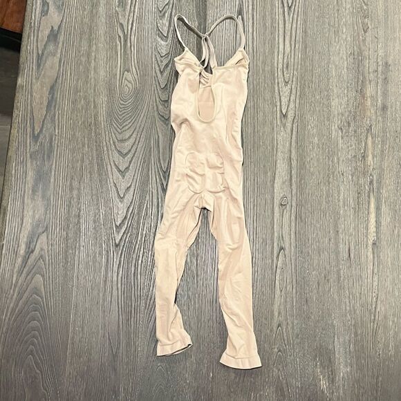Skims Womens Shapewear Kim Kardashian Sculpting Bodysuit Mid Thigh Tan Size XS - Picture 3 of 7